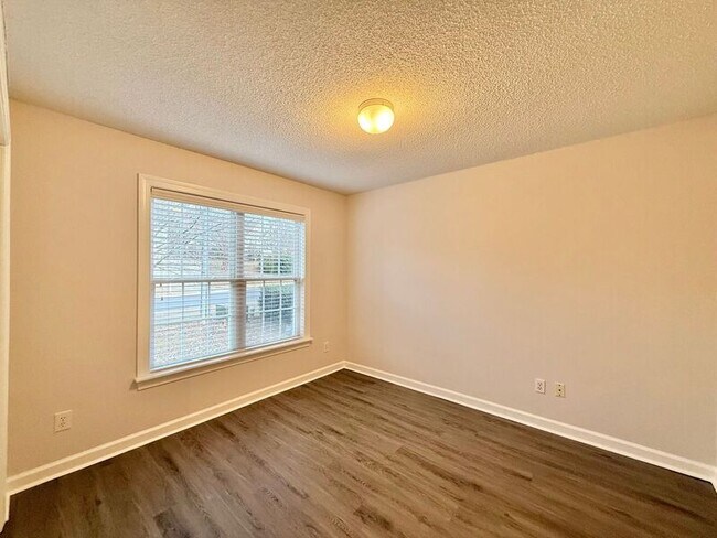 Building Photo - 925 Borage Dr