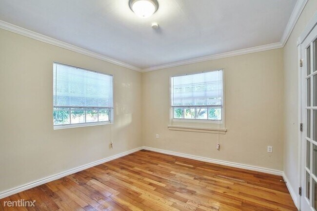 Building Photo - 2 br, 1 bath House - 571 NE 110th Ter