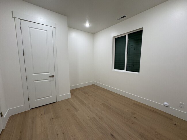 Building Photo - 68 W 4750 N