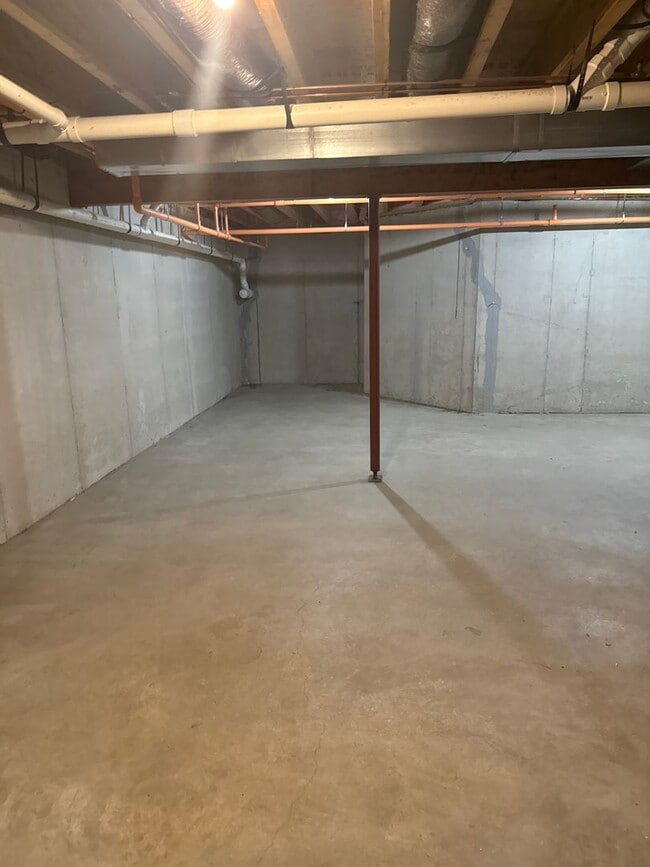 Building Photo - 620 Garvey Ln