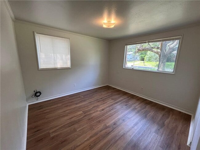 Building Photo - 459 Seabreeze Rd E