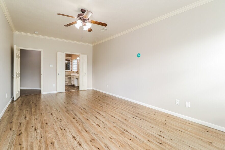 Building Photo - 2548 Blue Heron Cir