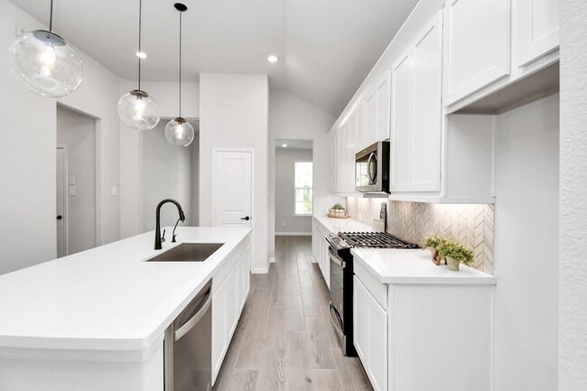 Building Photo - 19807 Palomino Pr Trl