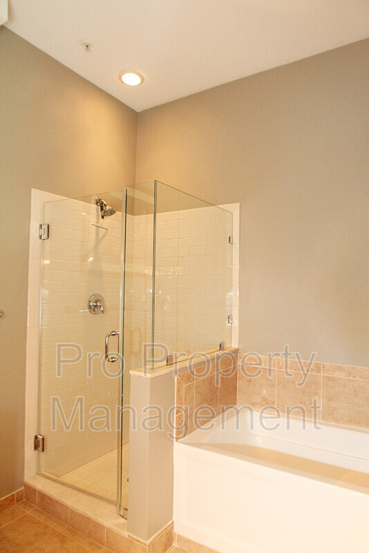 Building Photo - 109 Forest St