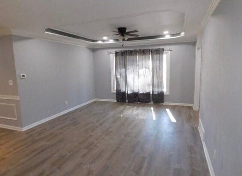 Building Photo - 2521 N Bryan Cir