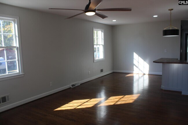 Building Photo - 955 Laurie Ln