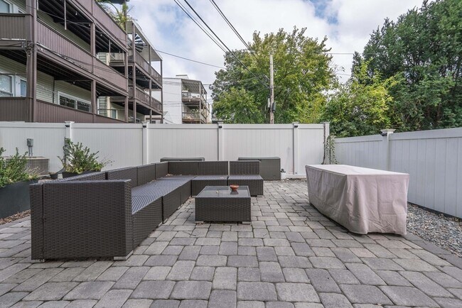 Building Photo - 143 Trenton St