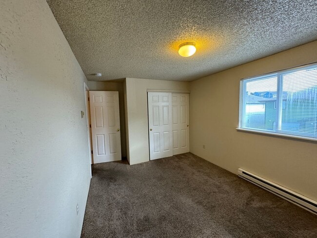 Building Photo - 498/A/