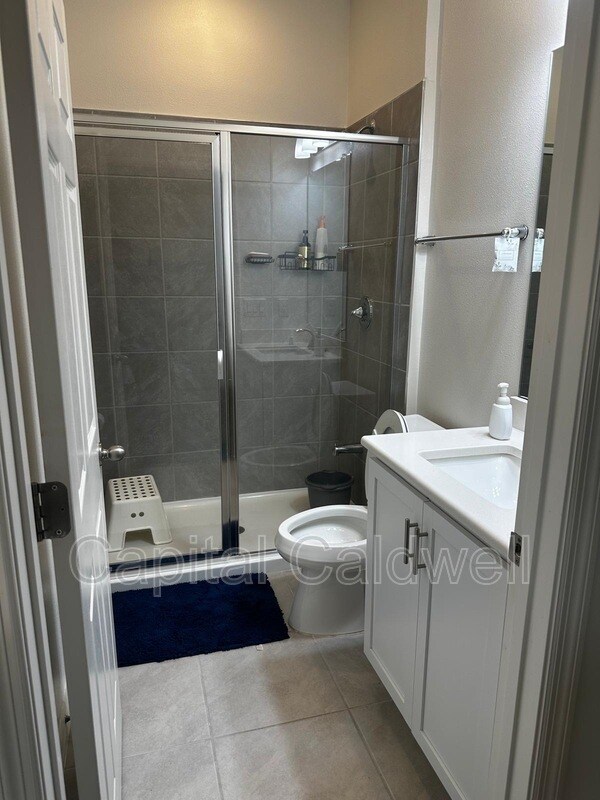 Building Photo - 37489 MacKenzie Dr