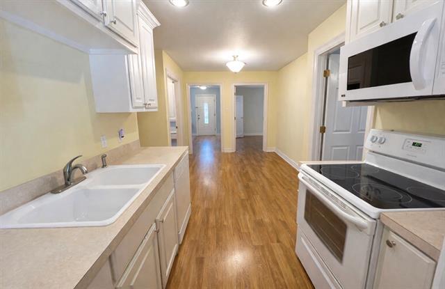 Building Photo - 1825 Glenway Dr