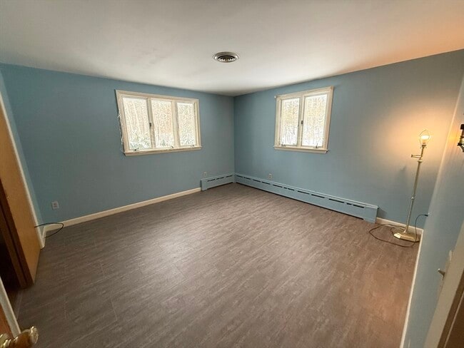 Building Photo - 1090 Pleasant St