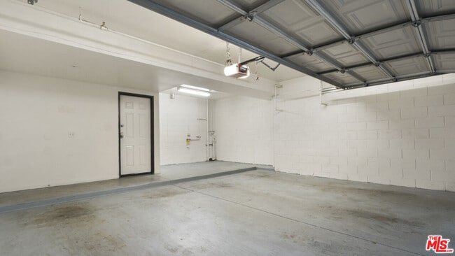 Building Photo - 420 Riverdale Dr