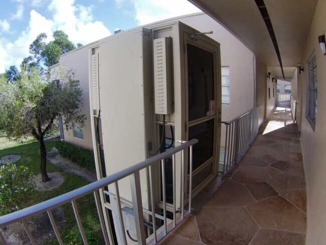 Building Photo - 319 Normandy G