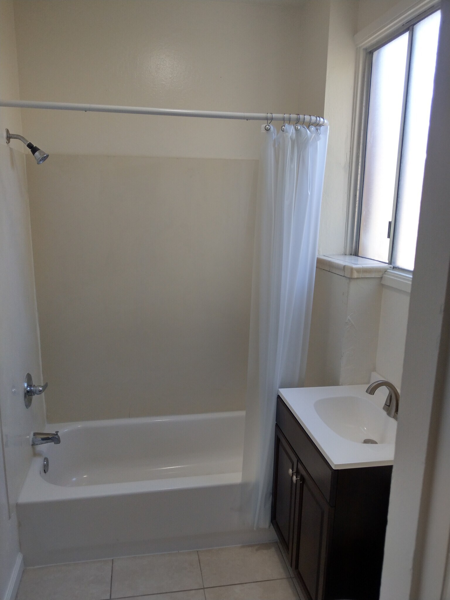 Bathroom - 2909 Myrtle St