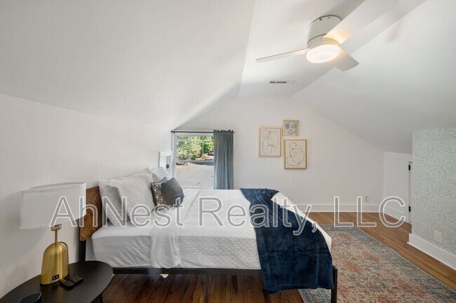 Building Photo - 1458 Beecher St SW