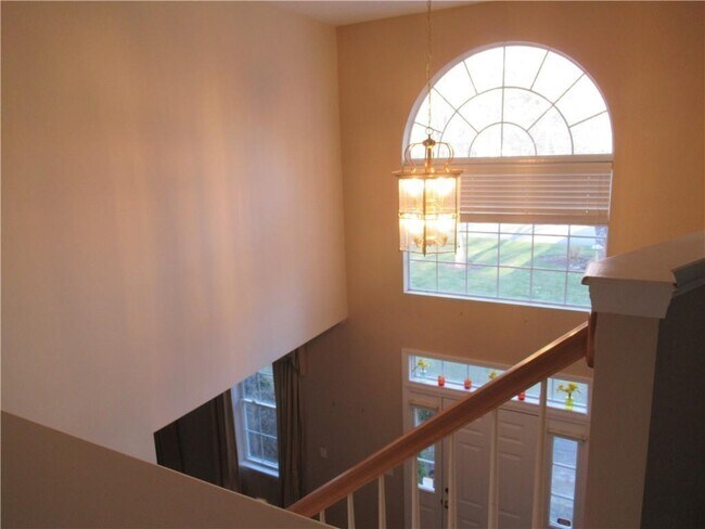 Building Photo - 70 Cavalier Dr