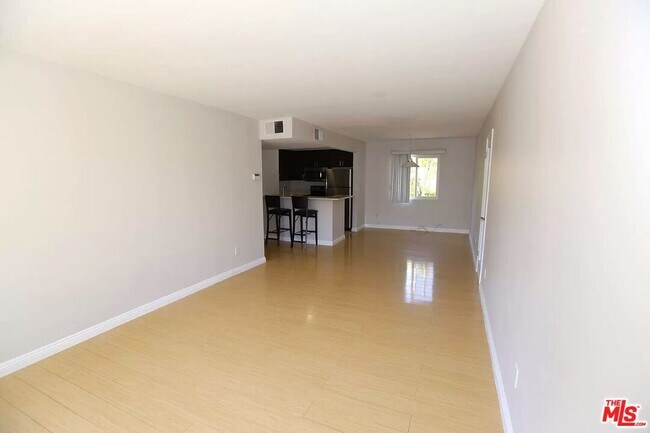 Building Photo - 4405 Matilija Ave