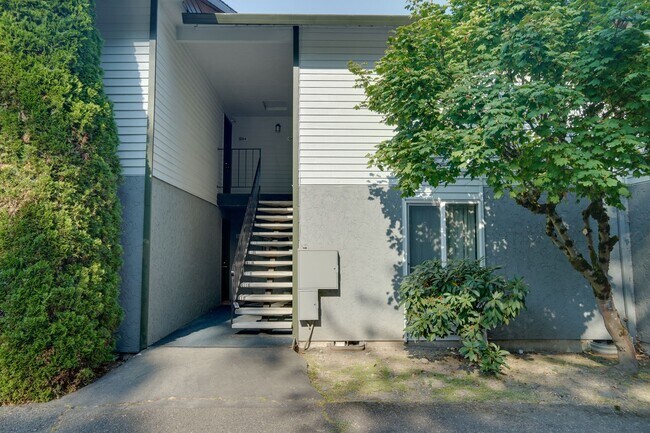 Primary Photo - Kent Green River Estates Condo
