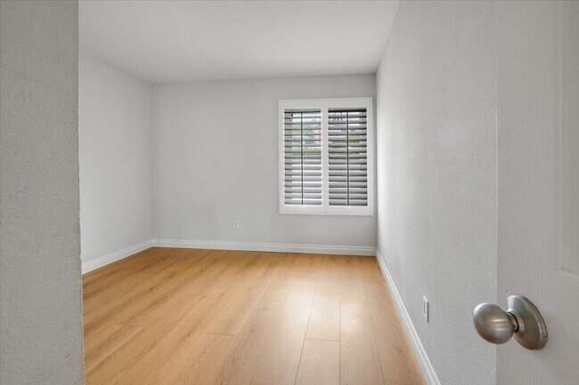 Building Photo - 7365 Pomelo Dr