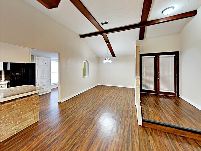 Building Photo - 16259 Hollow Wood Dr