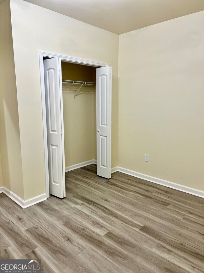 Building Photo - 4001 Oak Field Dr