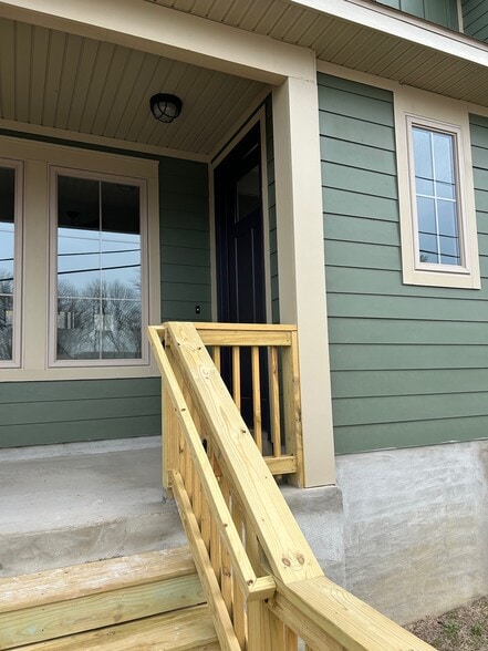 Building Photo - 348 N Fletcher Ave