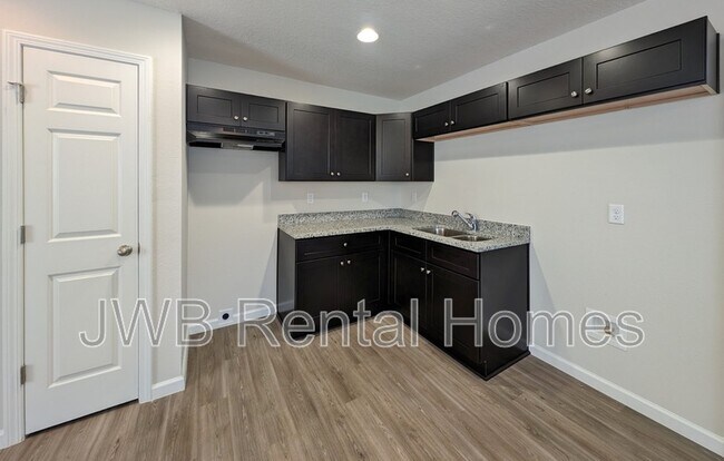 Building Photo - 1454 Francis St