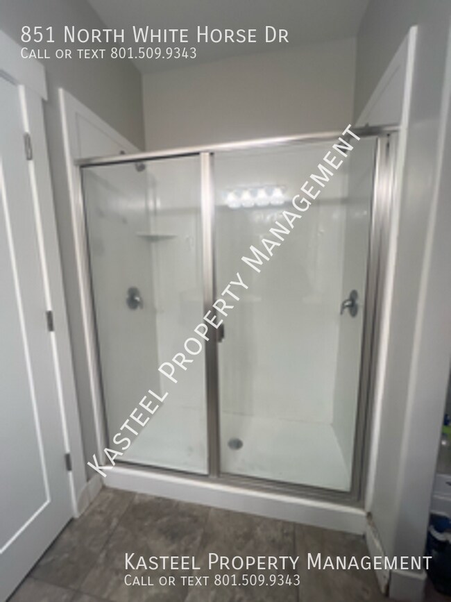 Building Photo - 851 White Horse Dr