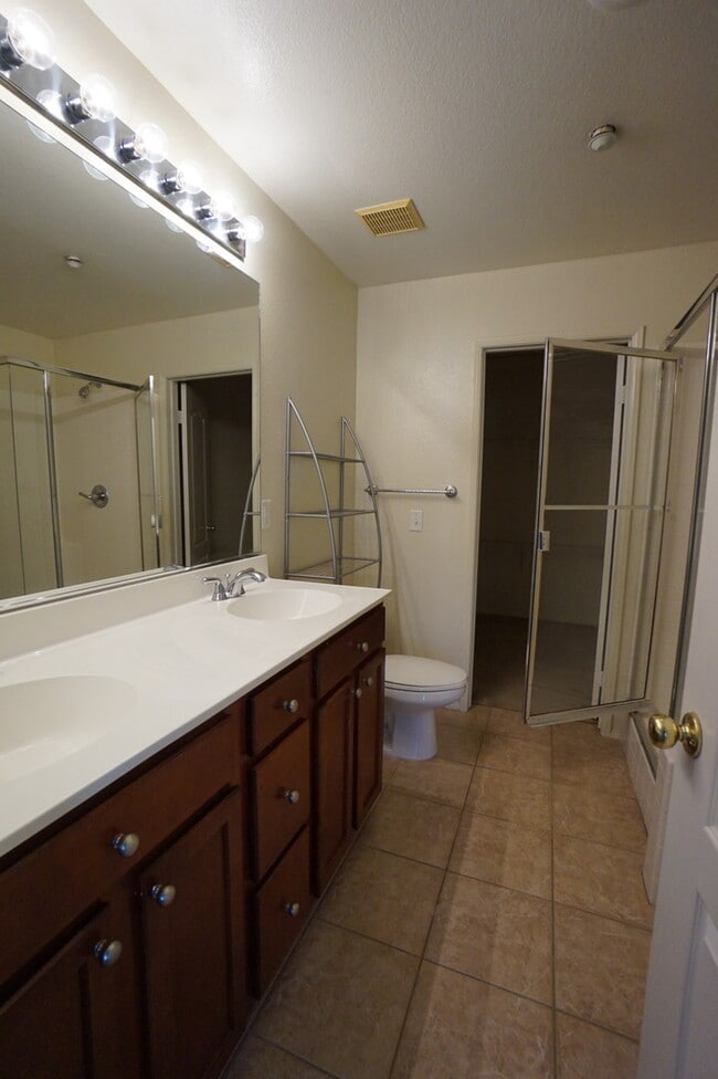 Building Photo - Beautiful 3 Bedroom Condo in Rancho!