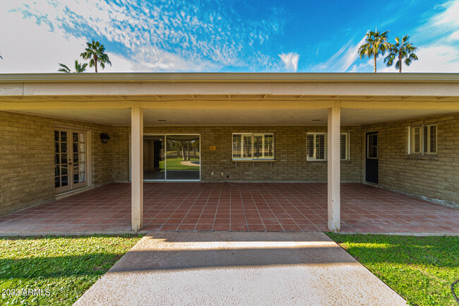 Building Photo - 14609 N Coral Gables Dr