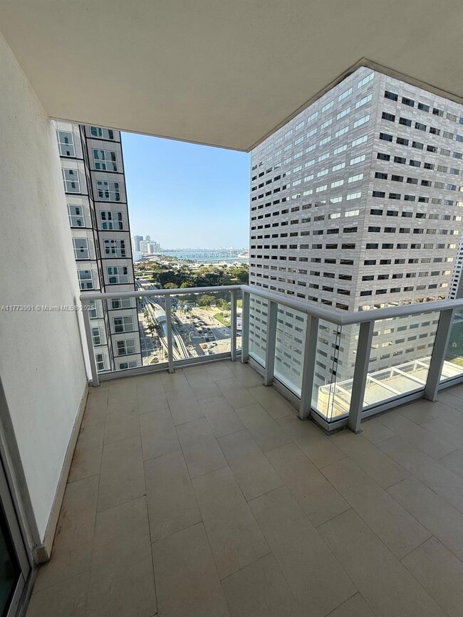 Building Photo - 300 S Biscayne Blvd