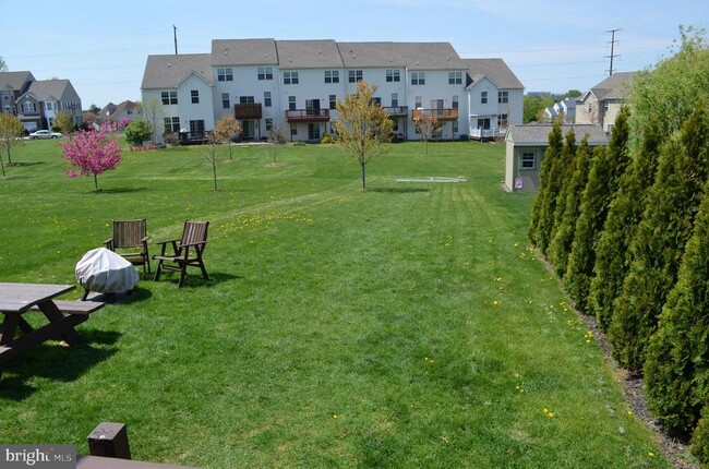 Building Photo - 5255 Spring Ridge Dr E