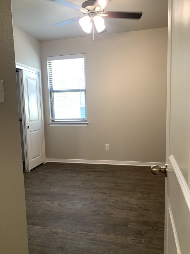 Building Photo - 608 Ripplewood Dr