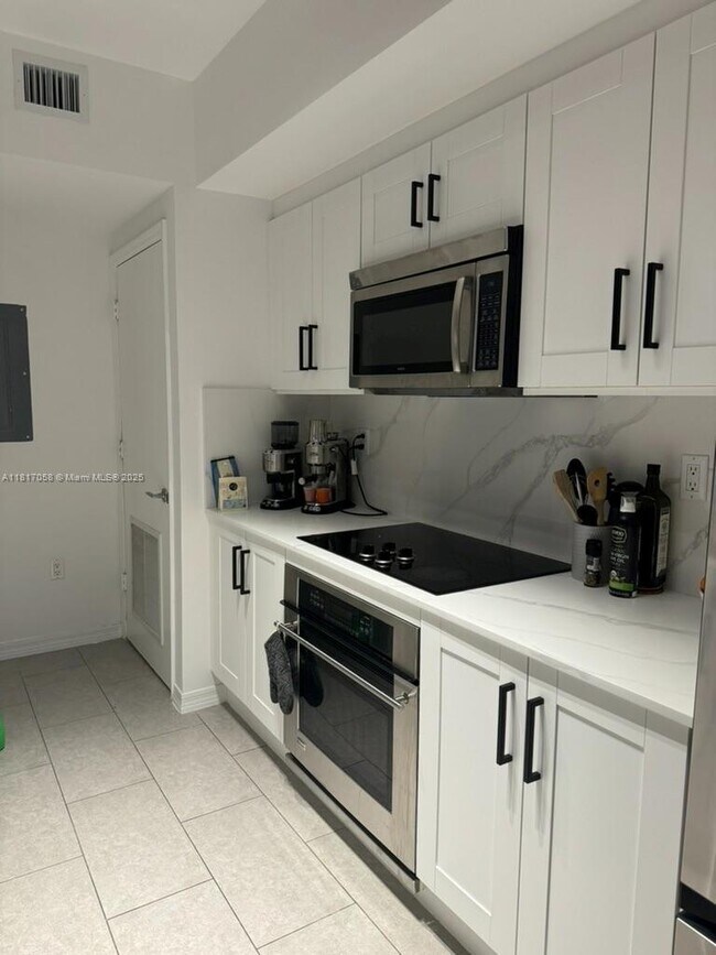 Primary Photo - 500 Brickell Ave