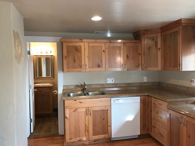 Building Photo - 195 W 400 S