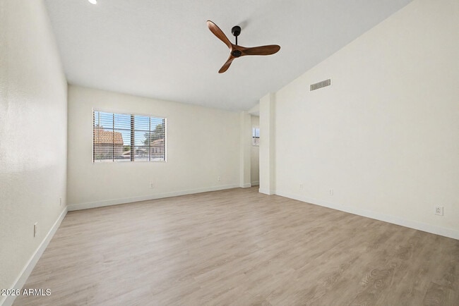 Building Photo - 2084 N Sunset Dr