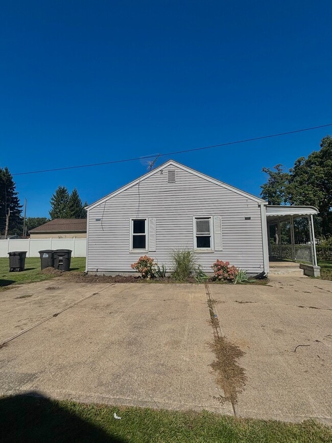 Building Photo - 15758 Oldham St