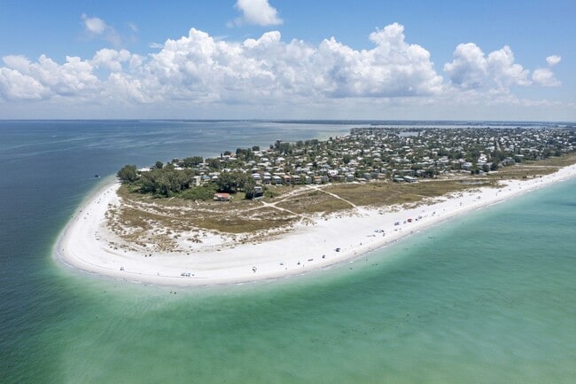 Building Photo - Furnished Chic Monthly Rental Home in Bradenton, FL VACA or Short Term