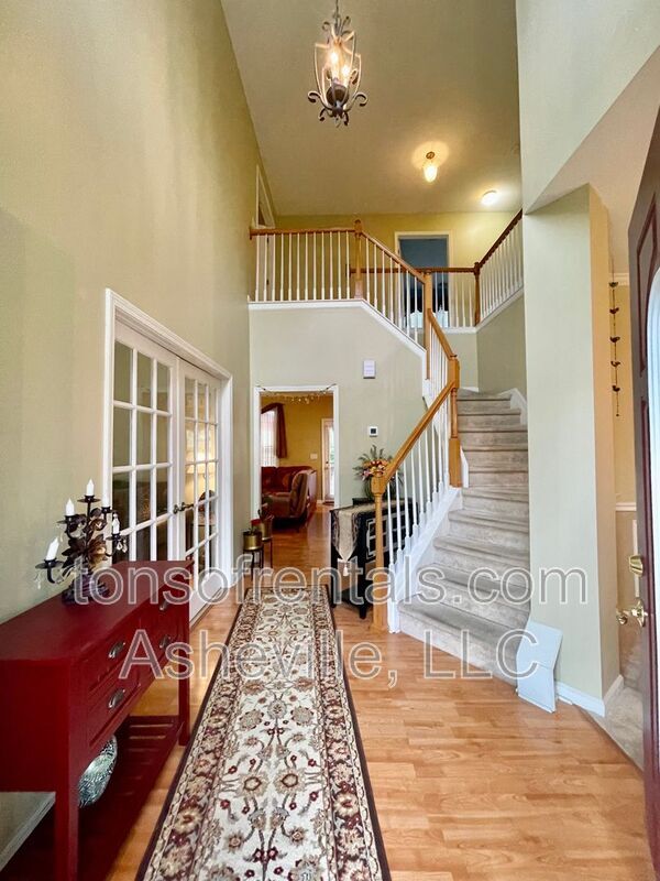 Building Photo - 51 Yorktown Cir