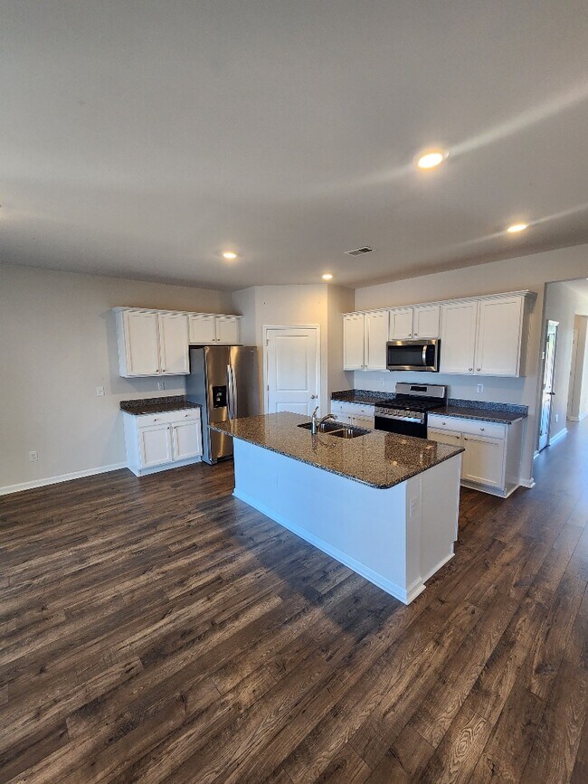 Building Photo - 3537 Bells Lk Cir