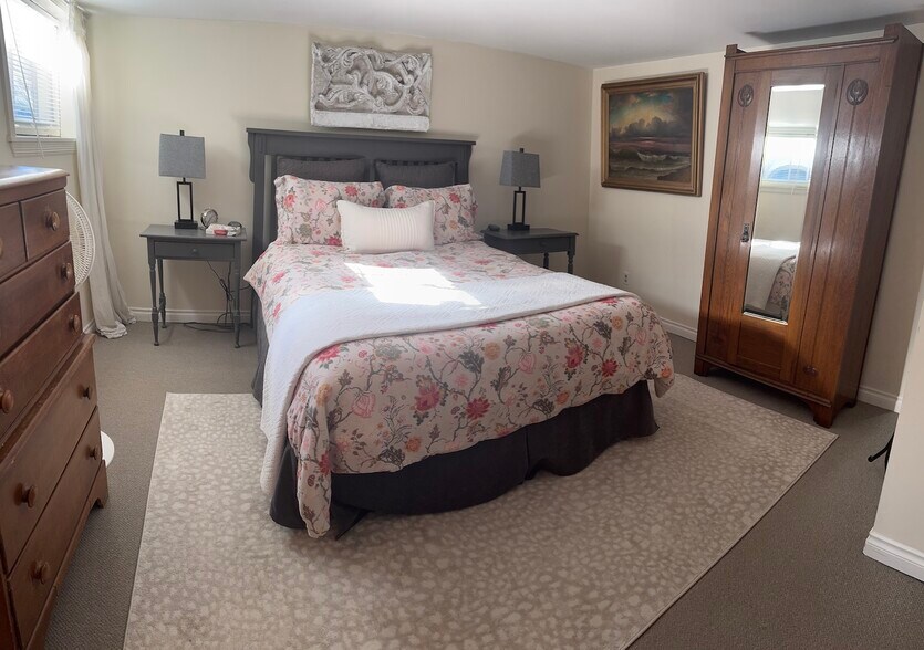 Building Photo - 5320 9th Ave NE