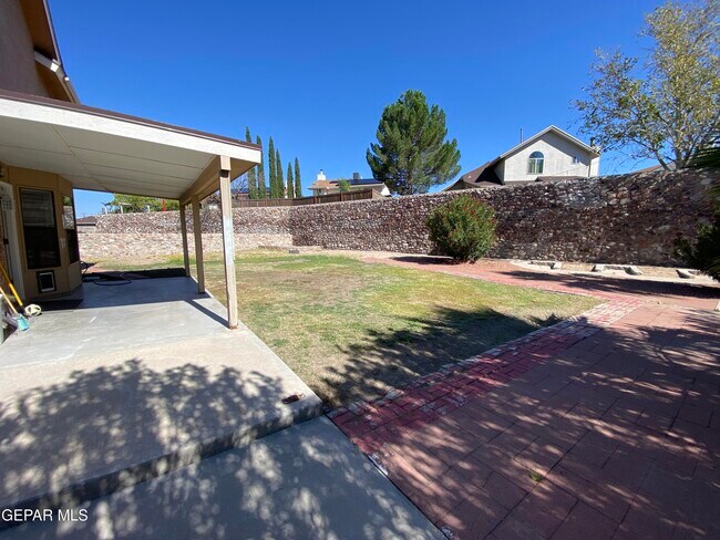 Building Photo - 812 Merriman Dr