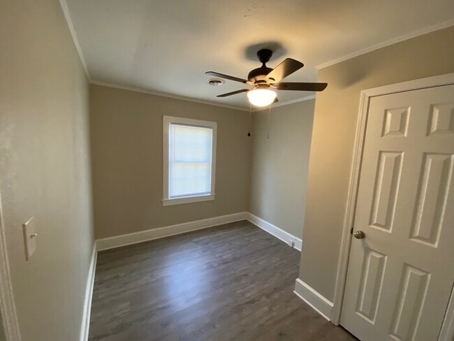 Building Photo - 3 bedroom, 2 bath ranch style home