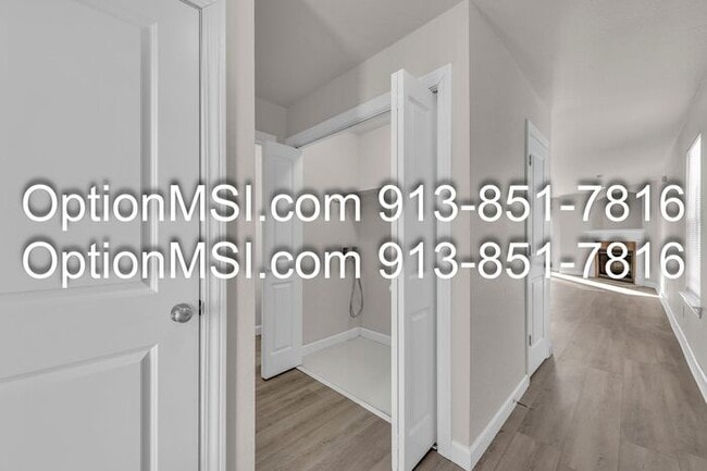 Building Photo - Charming 3-Bedroom Townhouse in Piper School District