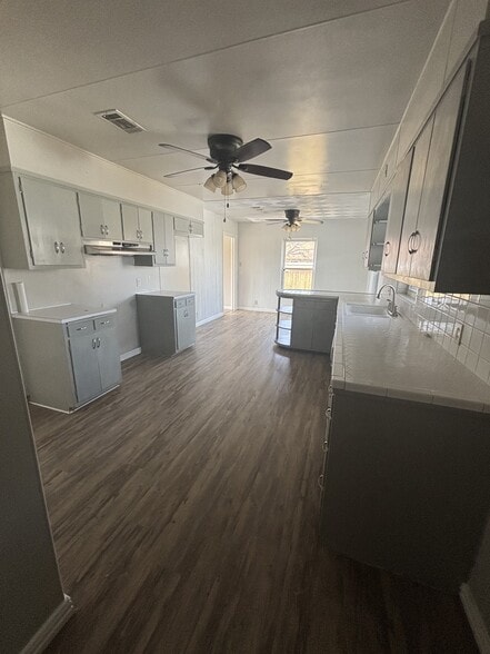 Building Photo - 206 E Belknap St