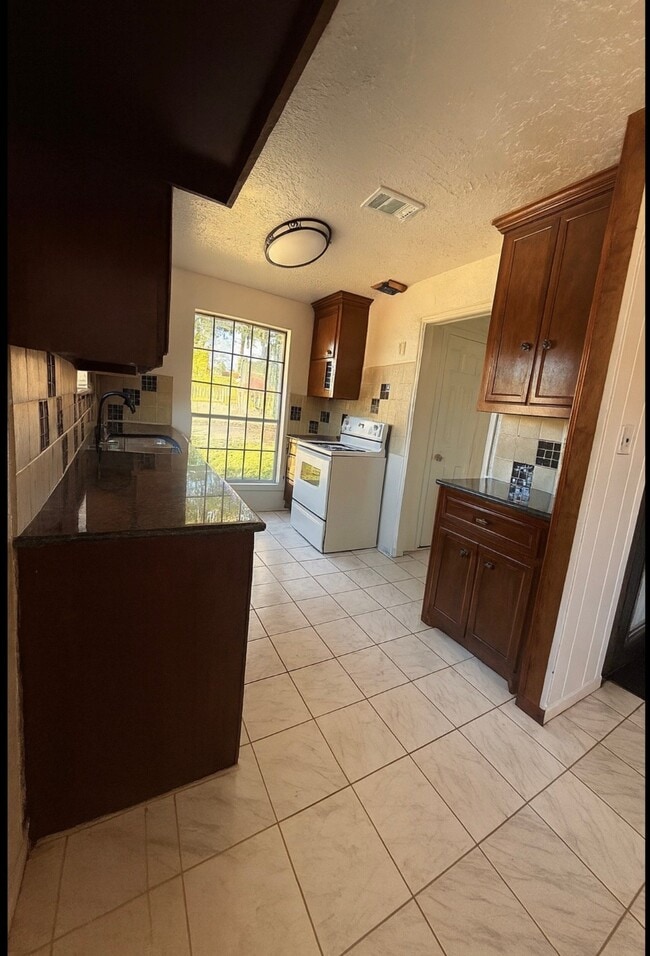 Building Photo - 12335 Huntington Field Dr