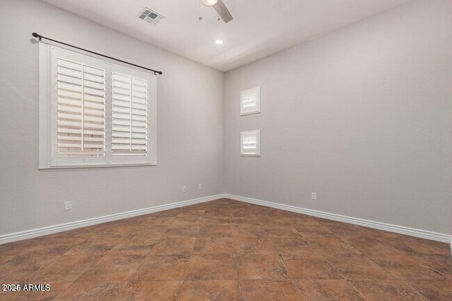 Building Photo - 1842 E Kaibab Dr