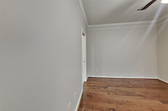 Building Photo - 20123 Sunny Shores Dr