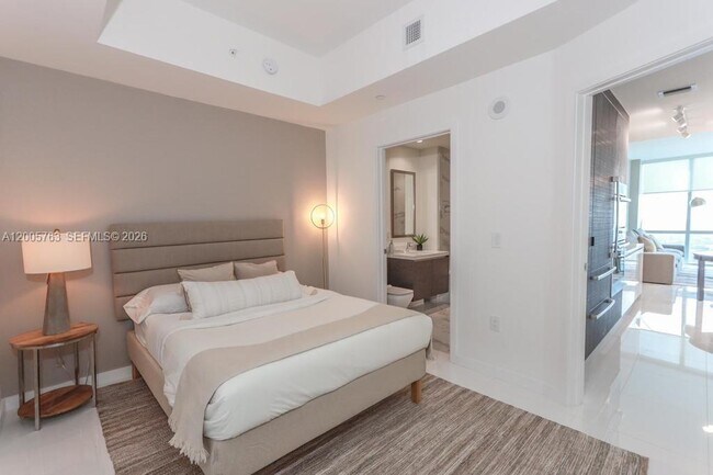 Building Photo - 851 NE 1st Ave