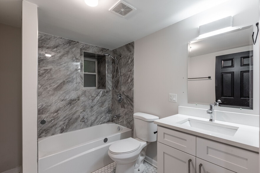 Building Photo - 2701 W Thomas St